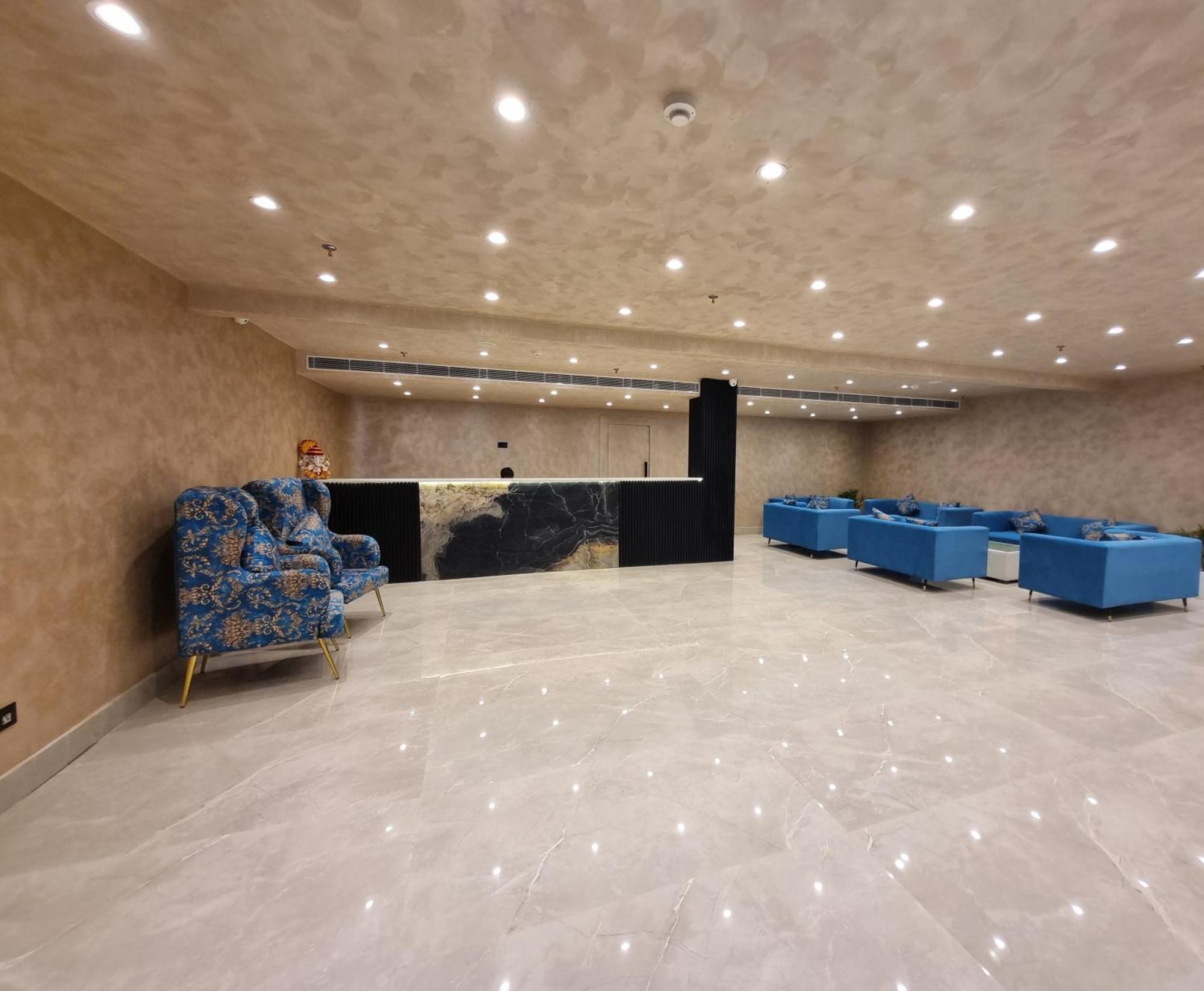 Dolphin Club Hotell Chinhat Exteriör bild